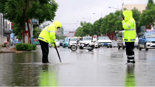 云南持续强降雨！警方开启“花式救援”模式